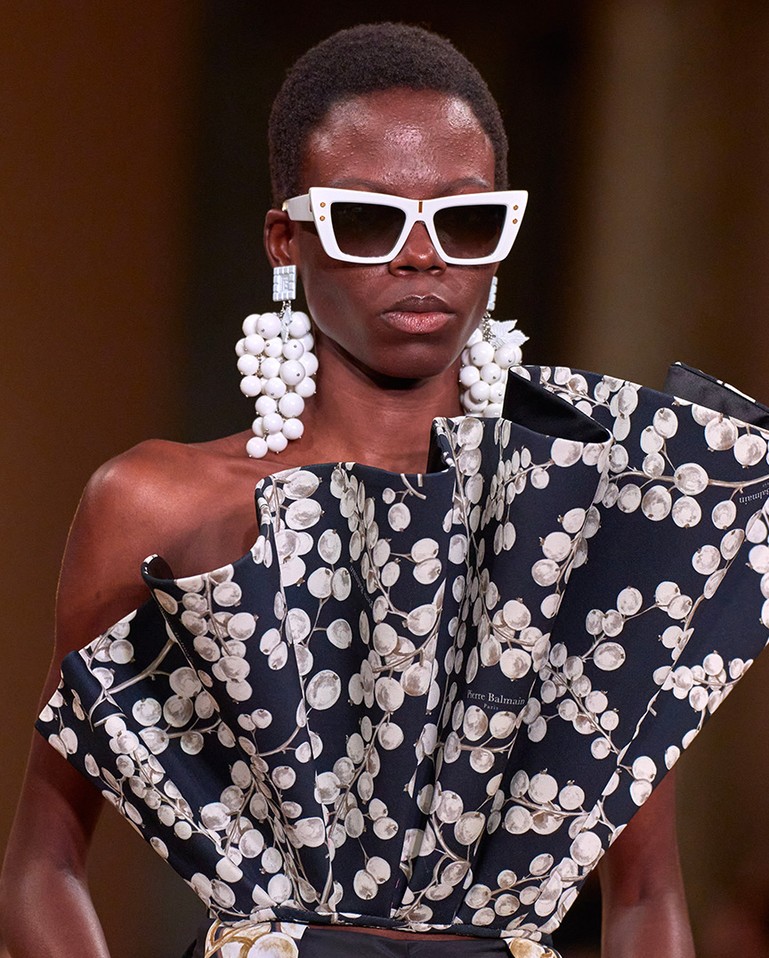 slideshow_womenfw24_details_5.jpg
