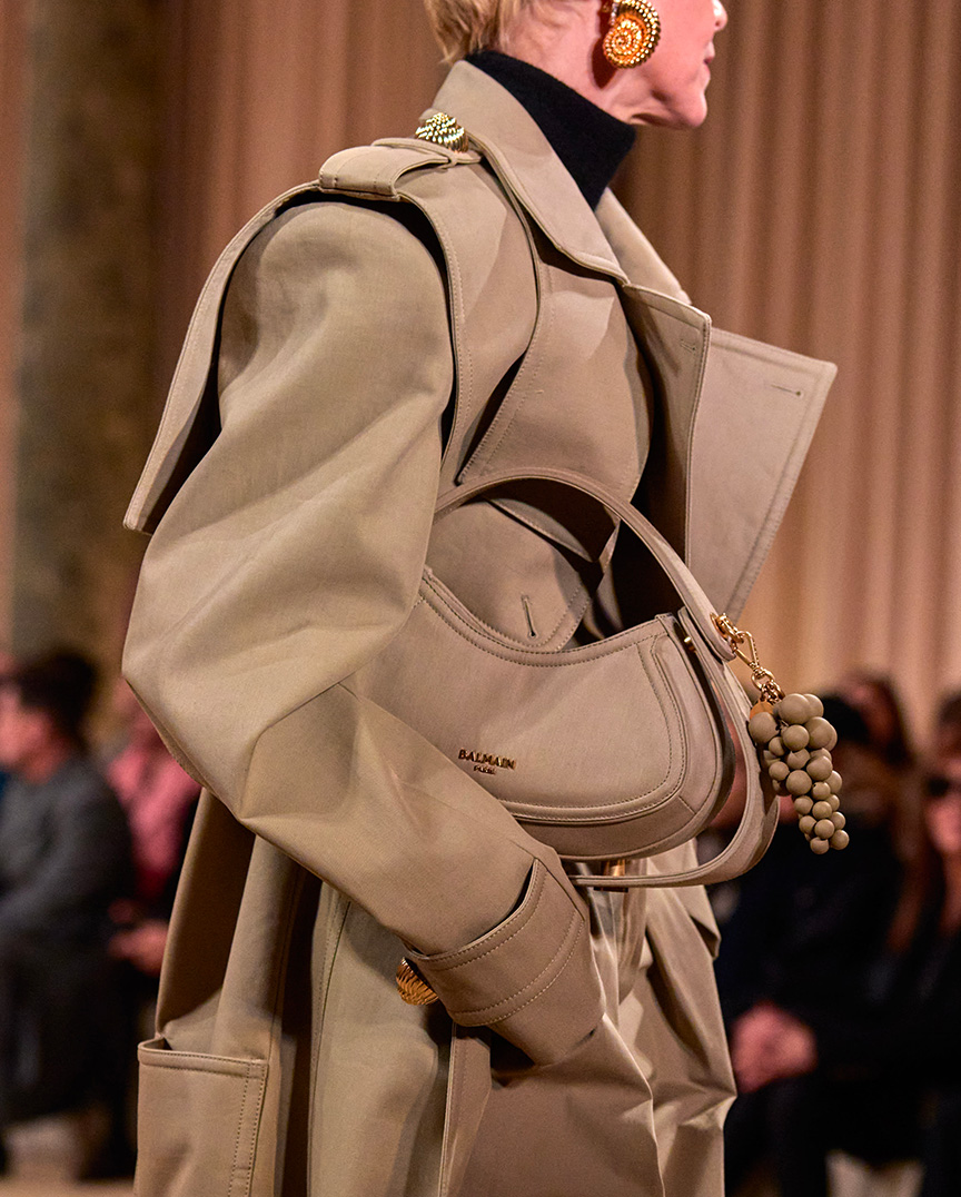 slideshow_womenfw24_trench_1.jpg