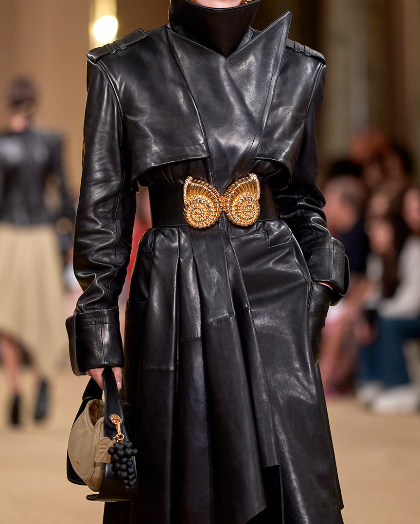 slideshow_womenfw24_trench_4.jpg