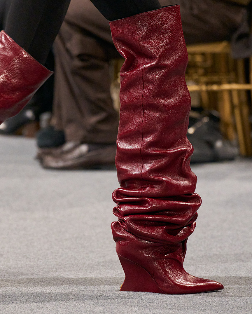 slideshow_fw25_highboots_burgundy.jpg