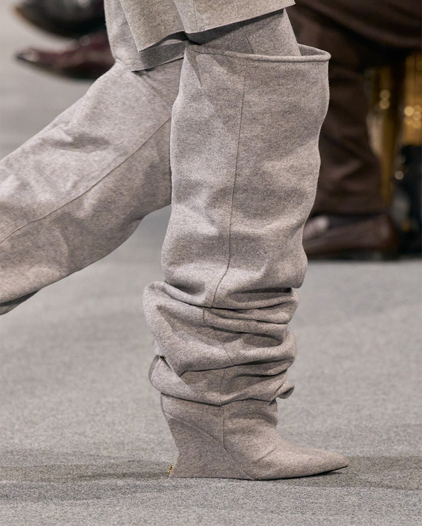 slideshow_fw25_highboots_grey.jpg