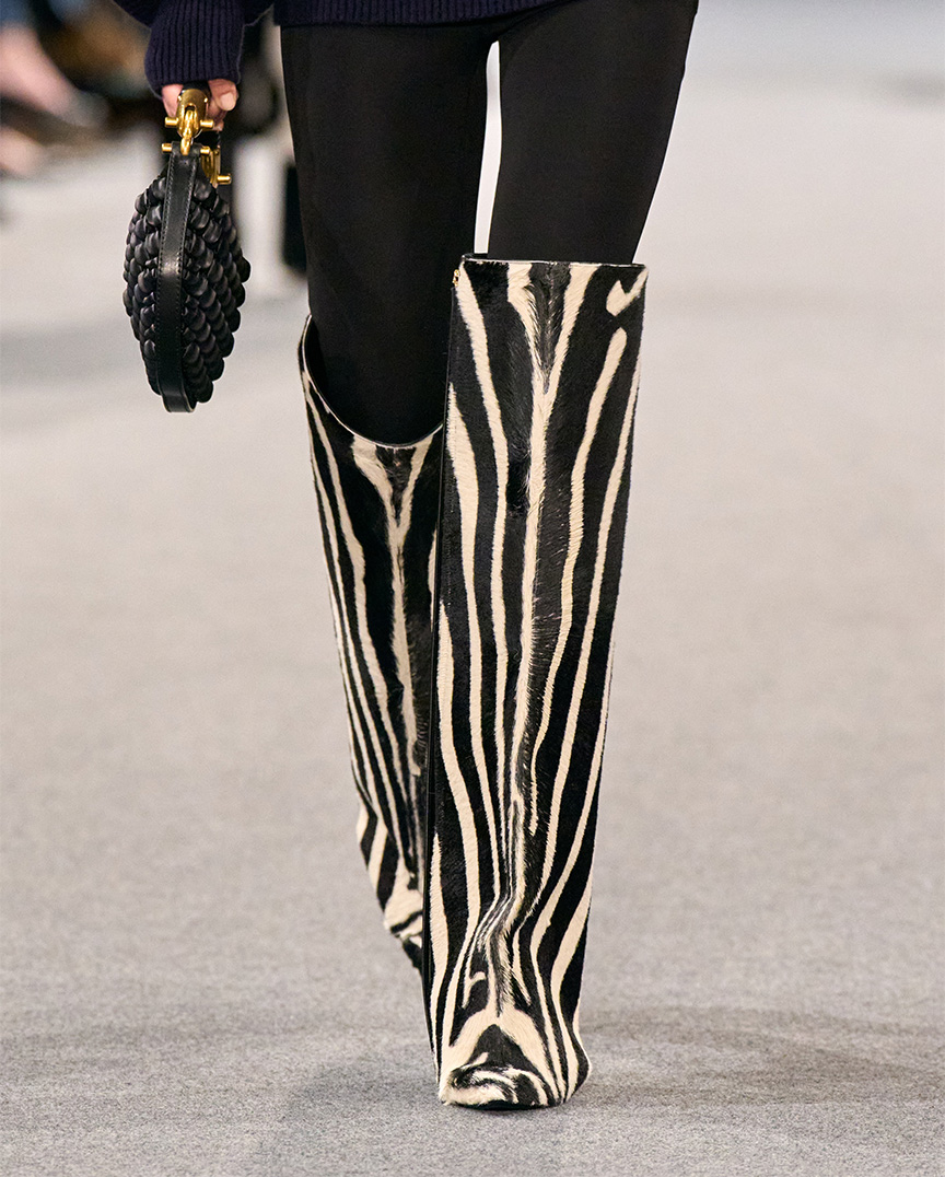 slideshow_fw25_highboots_zebra.jpg
