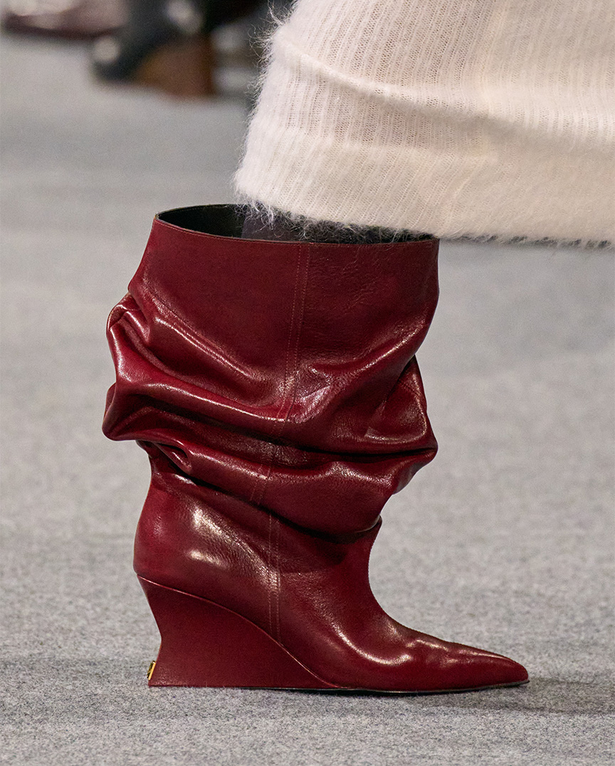 slideshow_fw25_lowboots_burgundy.jpg