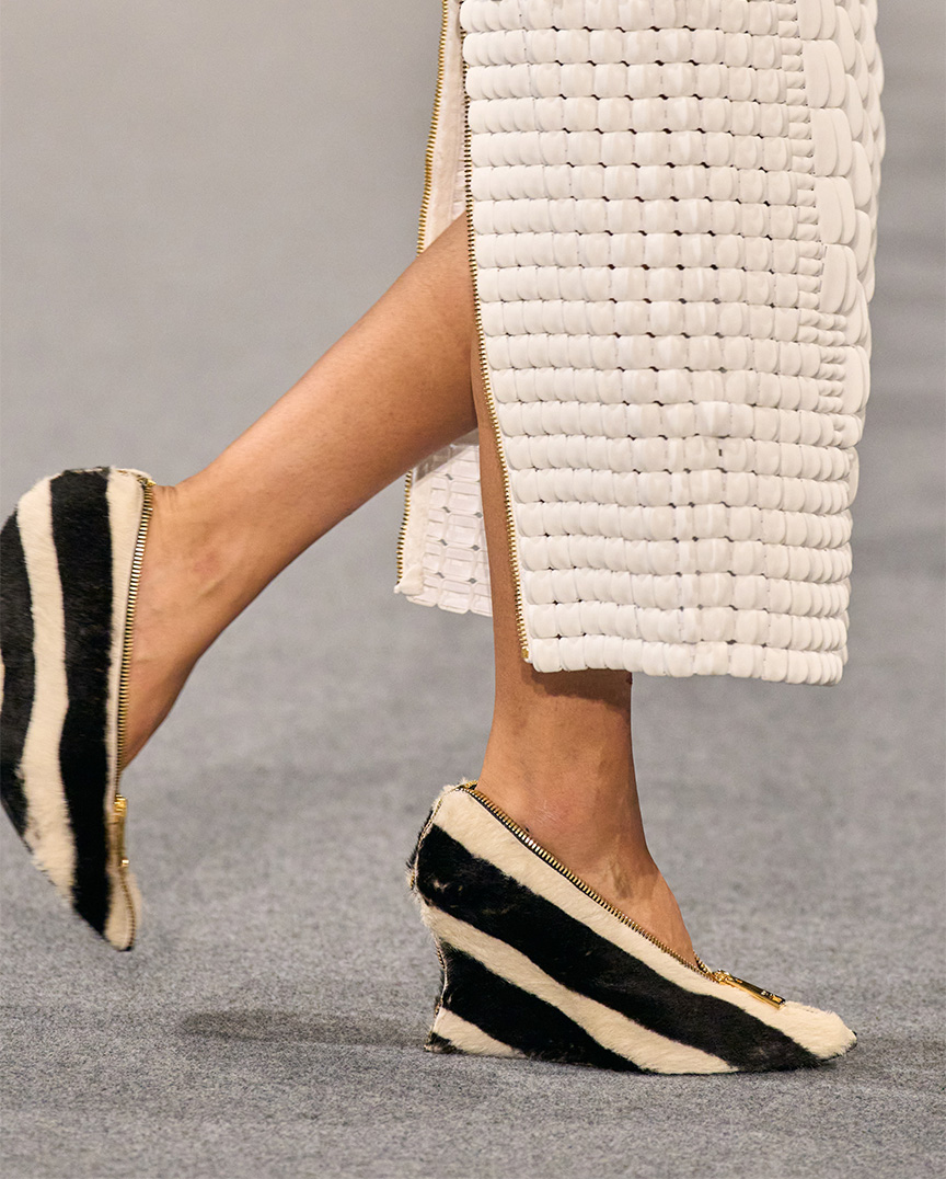 slideshow_fw25_pumps_zebra.jpg